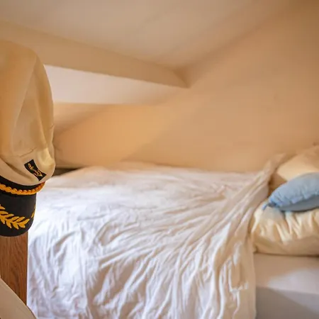 Charming Studio Mezzanine Near Arc De Triomphe Paris